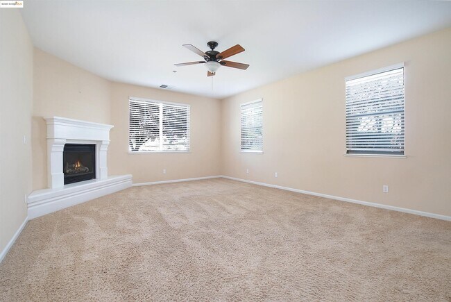 Building Photo - 2765 St Andrews Dr
