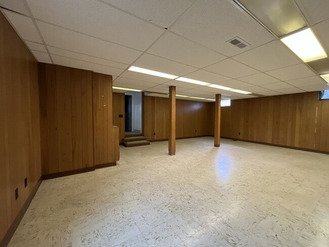 Building Photo - Expansive 4BR 2,900+ Sq Ft Home with Theater-Style Living Room & Bonus Hobby Workshop