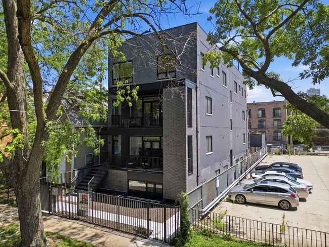 Building Photo - 5039 N Winthrop Ave