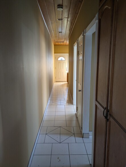 Building Photo - 1123 N Gage Ave
