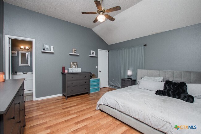 Building Photo - 1410 Windsor Cir
