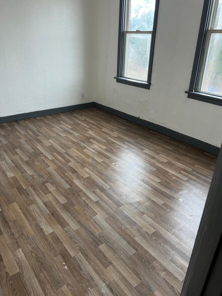 Building Photo - 1101 Evans Ave