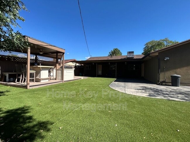 Building Photo - 3165 Crestview Dr