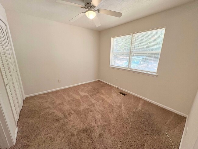 Building Photo - 2110 Golf Terrace Dr