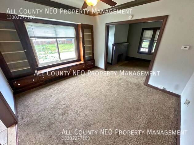 Building Photo - Cozy 2-Bedroom with Ample Storage and Char...