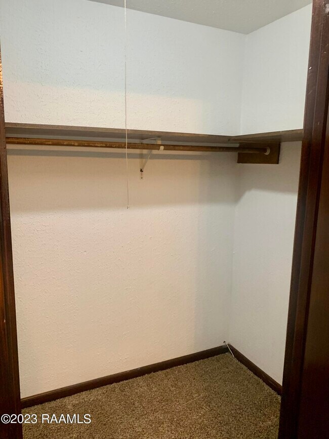 Building Photo - 600 Rim Rd