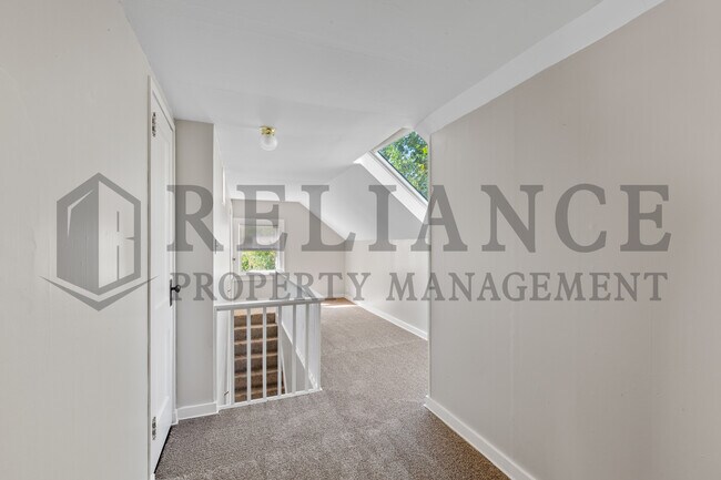 Building Photo - 1007 N Yale Ave