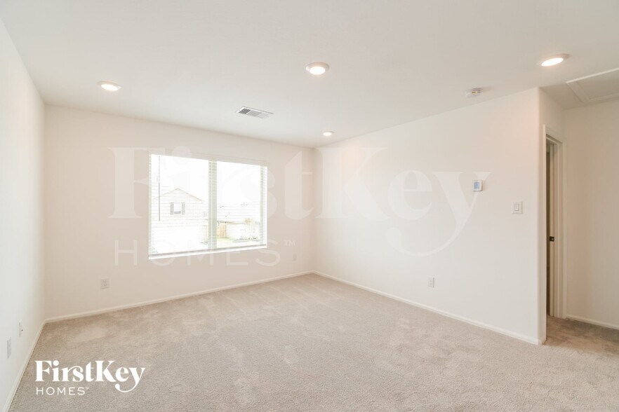 Building Photo - 707 Willow Harbor Ln