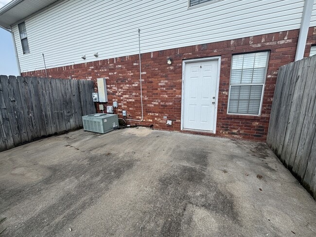 Building Photo - 1115 Farley Cir