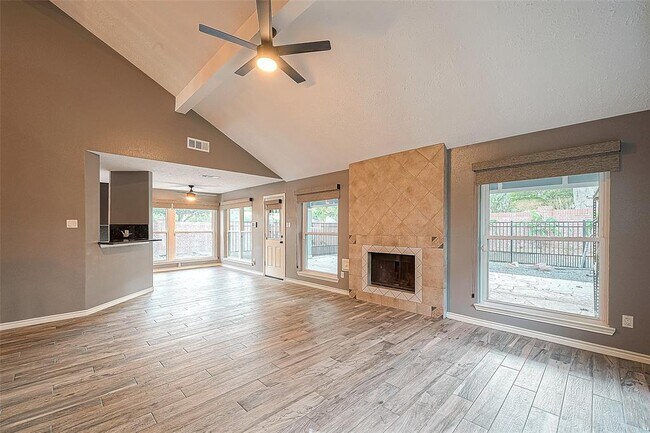 Building Photo - 2122 Courtshire Ln