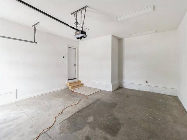Building Photo - 15583 Rocklyn Place