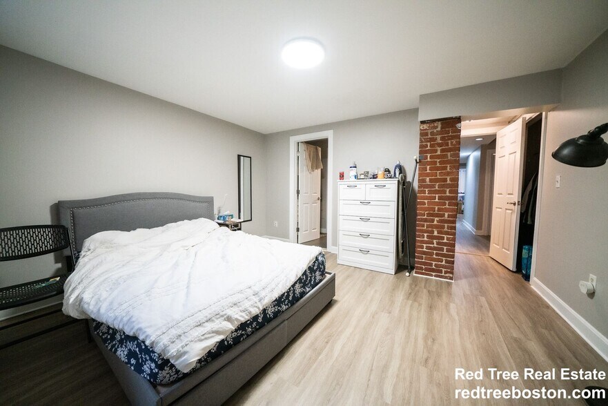 Building Photo - 191 Saint Botolph St