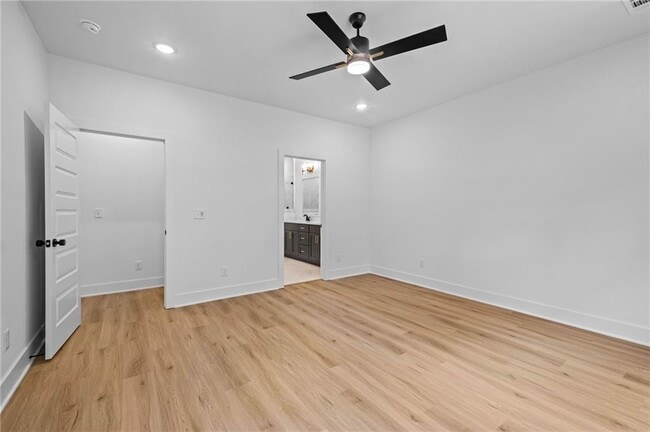 Building Photo - 6 Tarland Ln