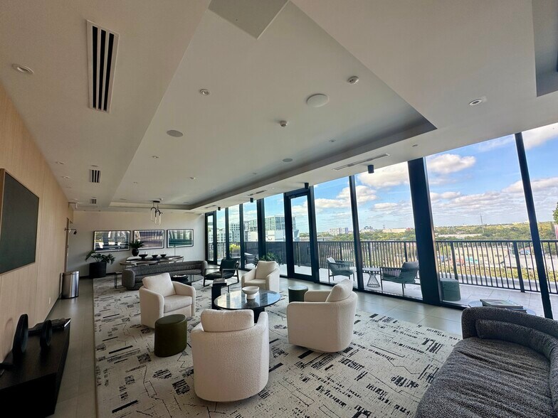 Building Photo - 120 NW 31st St