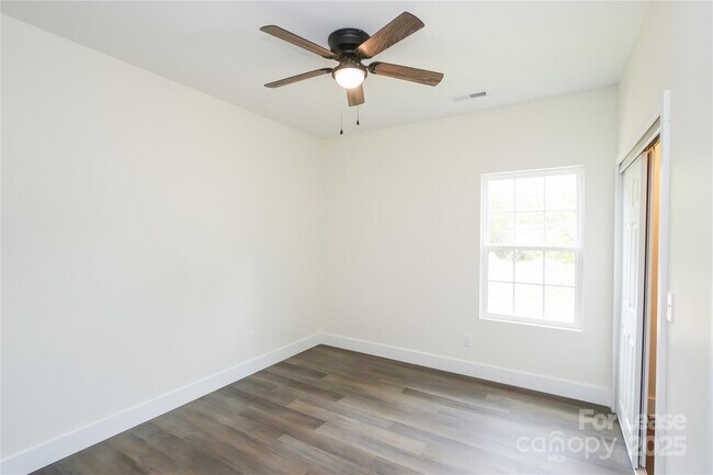 Building Photo - 1709 N Clay St