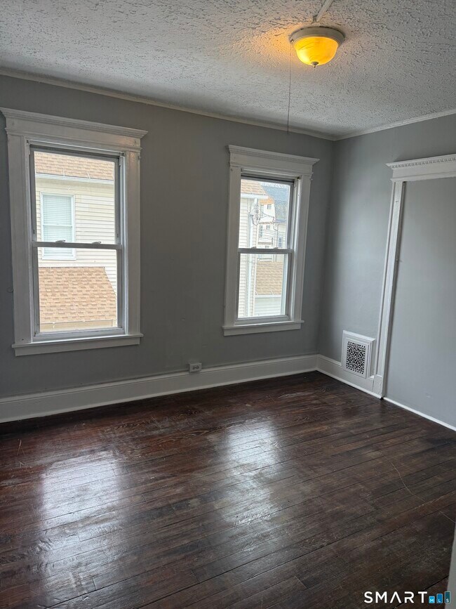 Building Photo - 165 Adelaide St