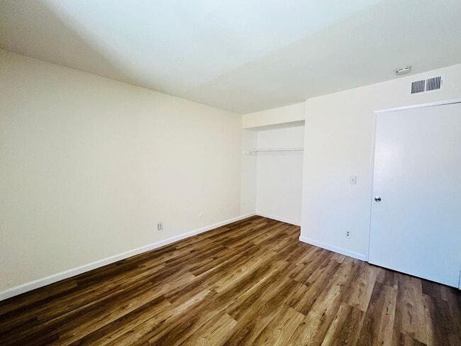 Building Photo - 2 Bedroom, 2 Bathroom South Coast Villas Second Floor Condo