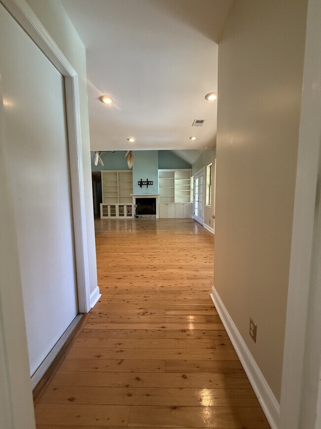 Building Photo - 14 Egret Dr