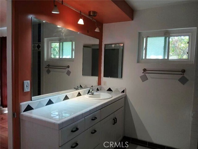 Building Photo - 444 Redlands Ave
