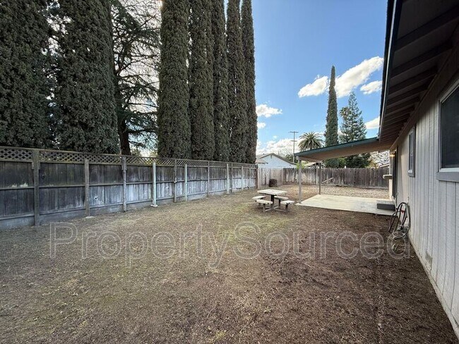 Building Photo - 1708 Applegate Dr