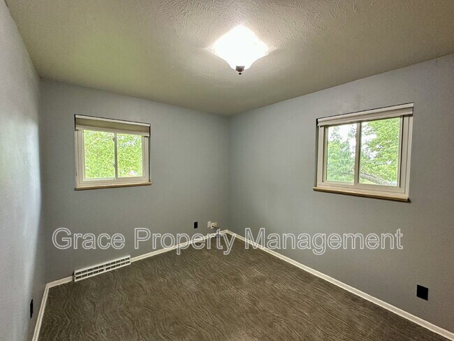 Building Photo - 852 S Quail Way