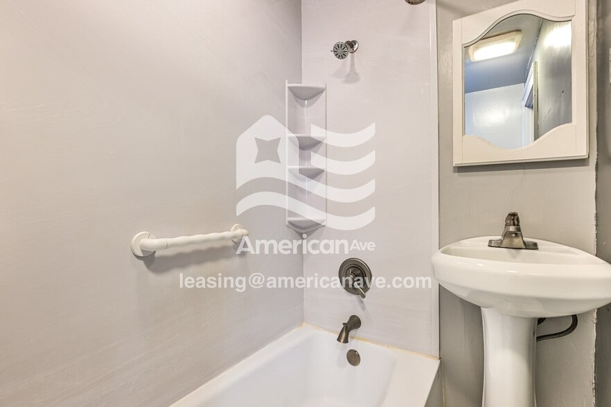 Building Photo - 726 Grandview Ave