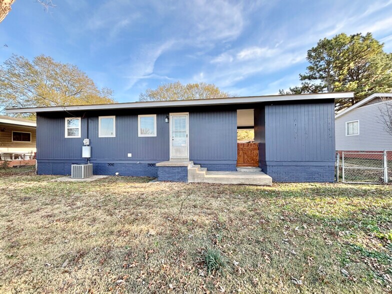 Building Photo - 720 Neal St