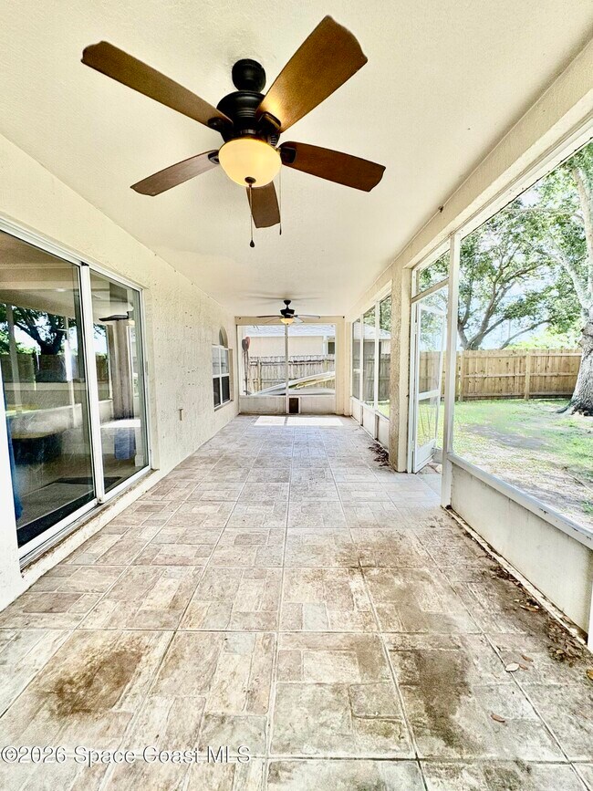 Building Photo - 2015 Canopy Dr