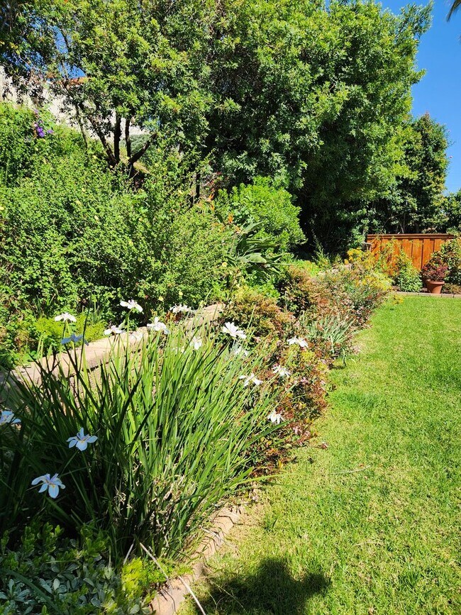 Building Photo - University City 4 bed home, Quiet street, 1950 Sqft