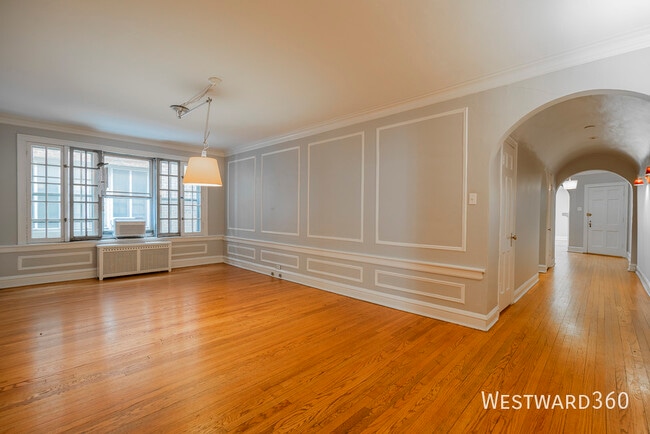 Building Photo - 7447 N Hoyne-2