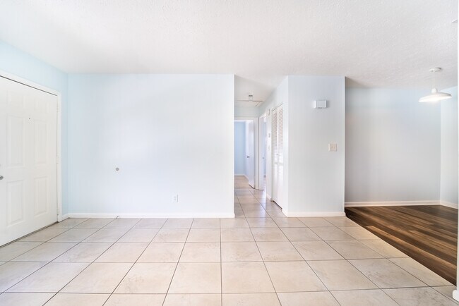 Building Photo - 1021 Apollo Beach Blvd