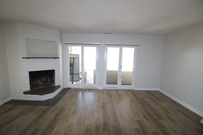 Building Photo - Oceanfront Silverstrand | 4 Bedroom + 3 Ba...