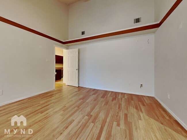 Building Photo - 633 Albrook Dr