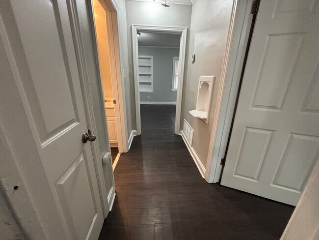 Building Photo - 837 Homer St