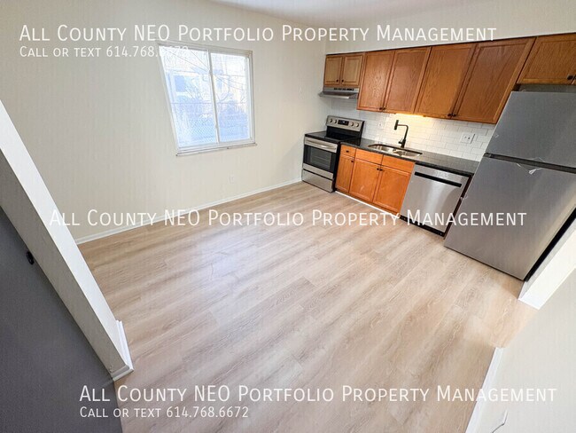 Building Photo - 376 Woodland Ave