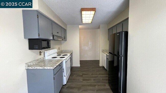 Building Photo - 4260 Clayton Rd