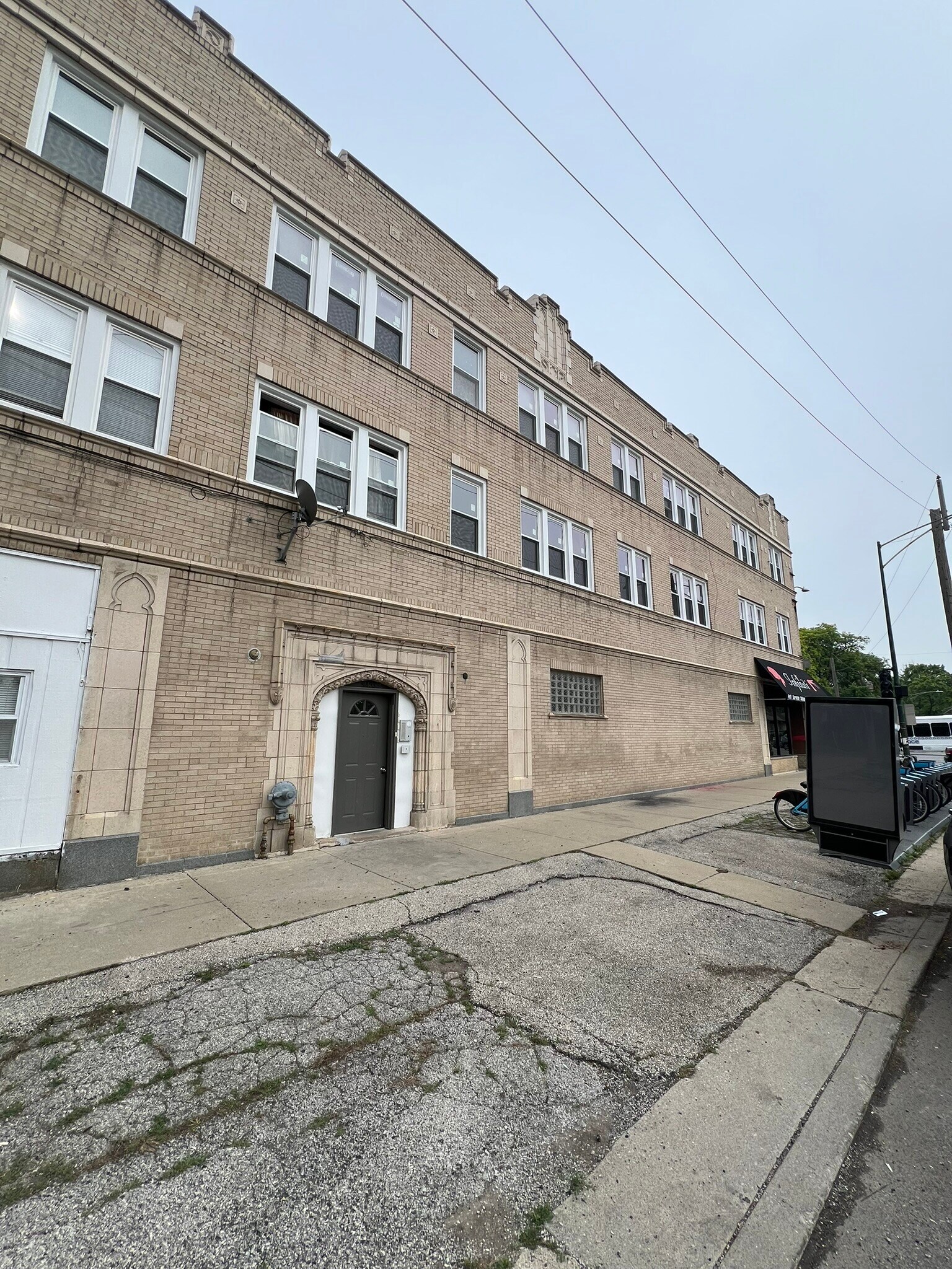 Building Photo - 9453 S Loomis St