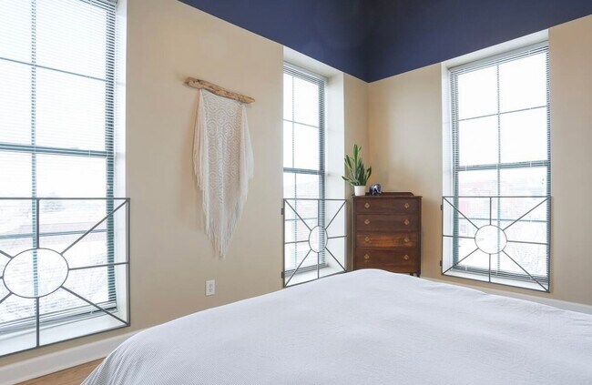 northeast view in bedroom - 903 Main St