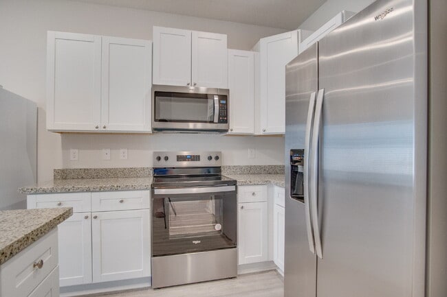 Building Photo - Pet-Friendly 3BR Townhome in Meadow Brook ...