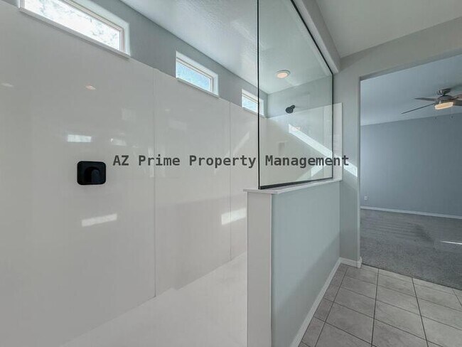 Building Photo - 19757 W Pinchot Dr