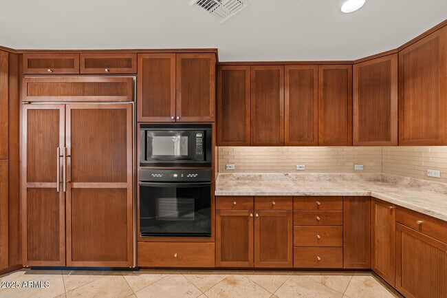 Building Photo - 2402 E Esplanade Ln