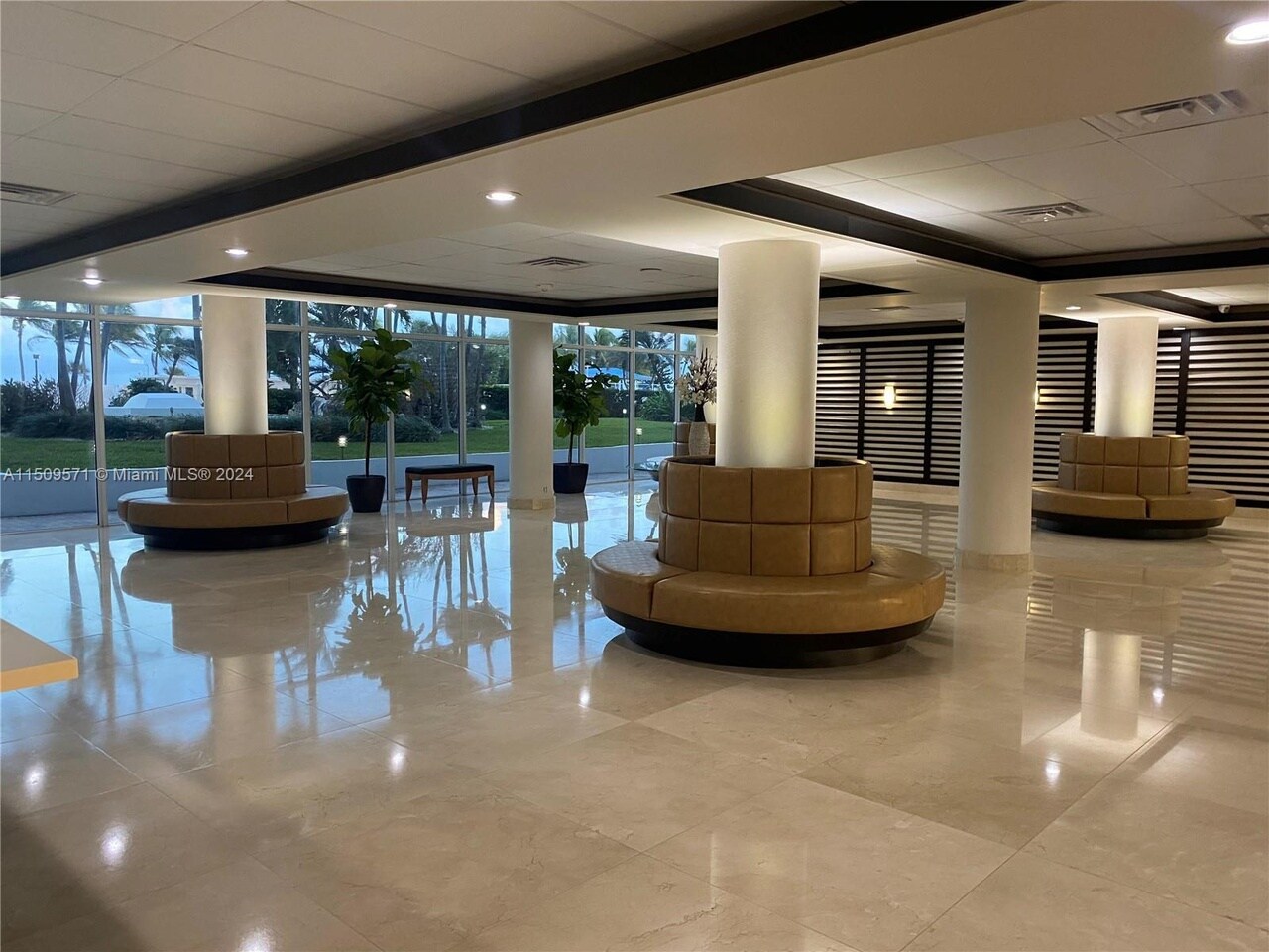 building lobby - 5005 Collins Ave