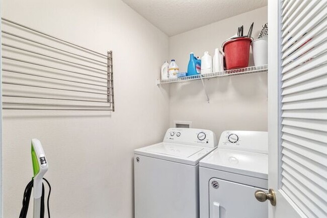 Building Photo - Charming 2 Bedroom/2 Bathroom Wesley Chape...
