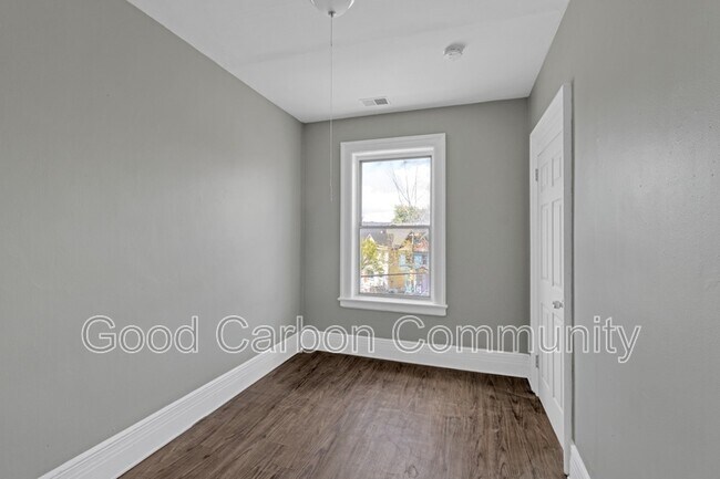 Building Photo - 1073 Grant St