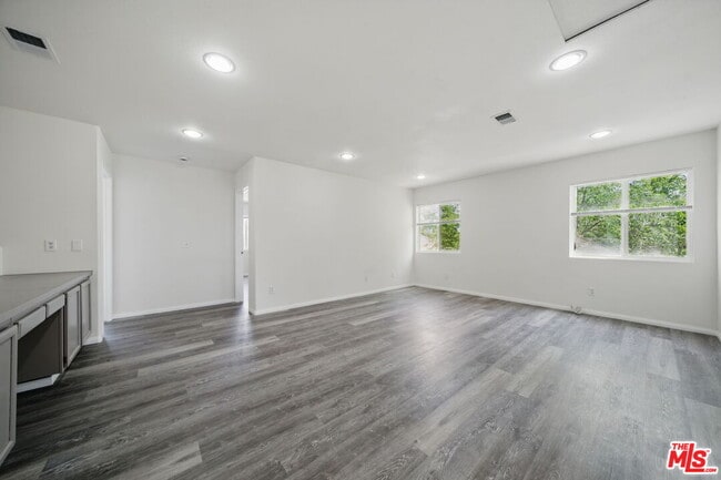 Building Photo - 3702 Las Palmas Ave