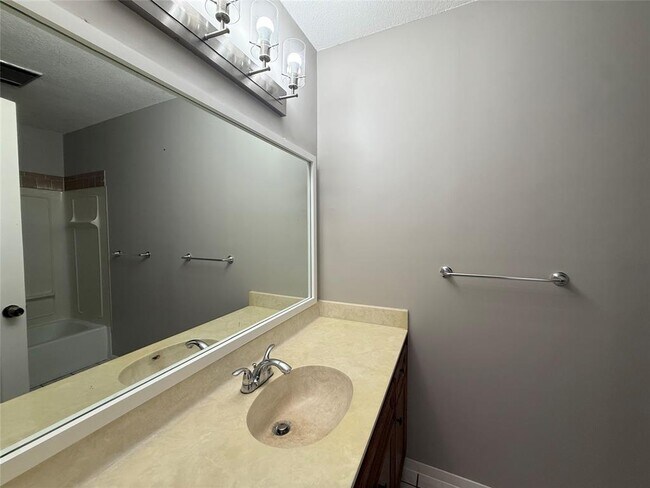 Building Photo - 7001 Winedale Dr
