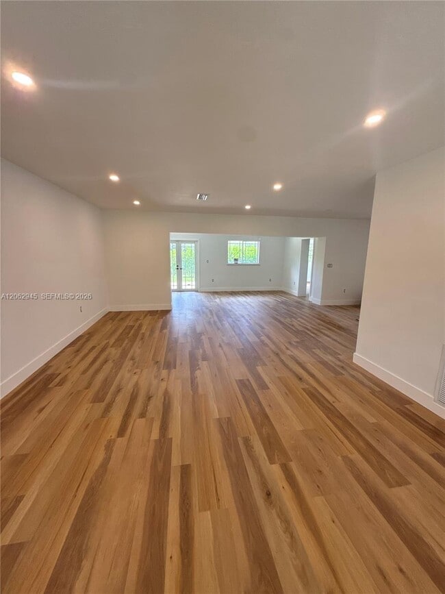 Building Photo - 1532 Trillo Ave