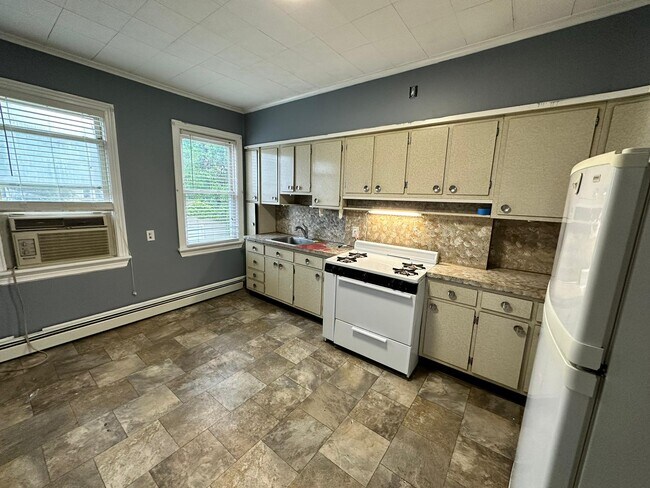 Building Photo - 60 Wallis Ave