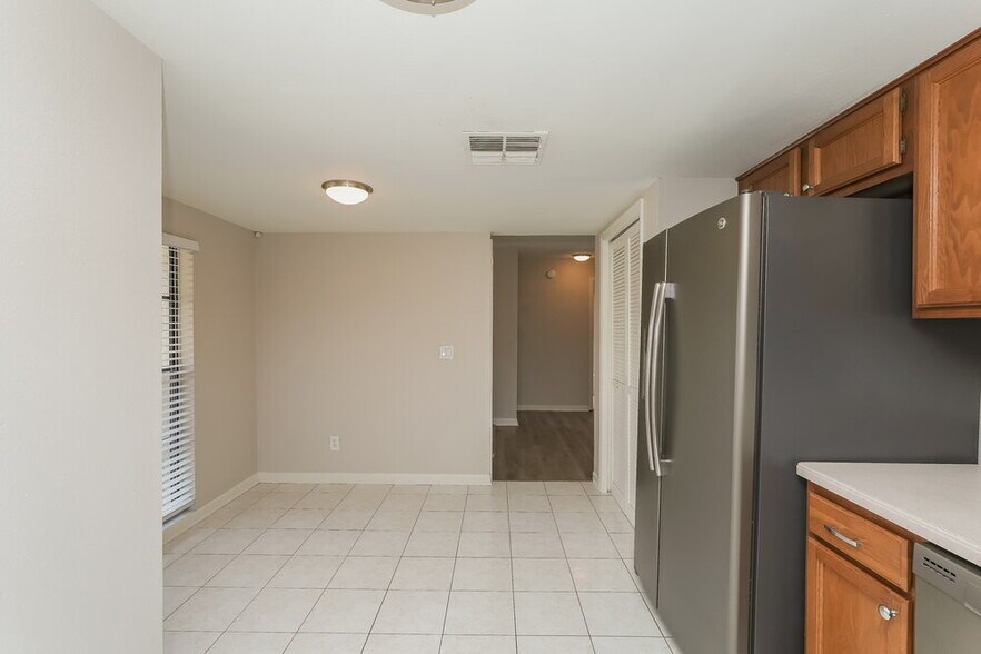 Building Photo - 936 Sunridge Point Dr