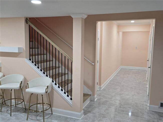 Building Photo - 6850 Rocking Horse Ln